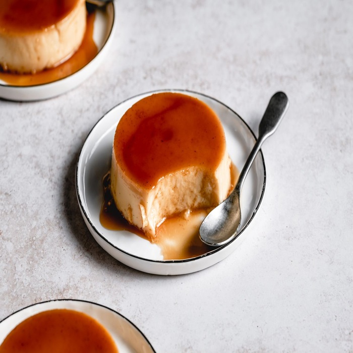 Flan à l'ananas crémeux sur pâte sablée