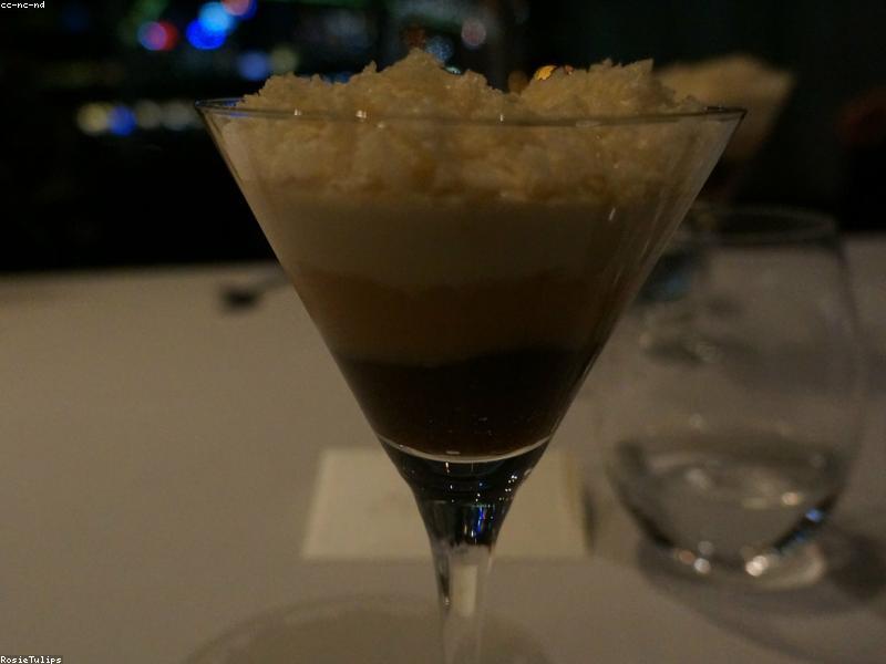 Gâteau au yaourt et aux poires caramélisées
