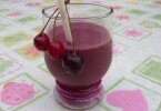 Smoothie à la Cerise bien frais servi en coupe